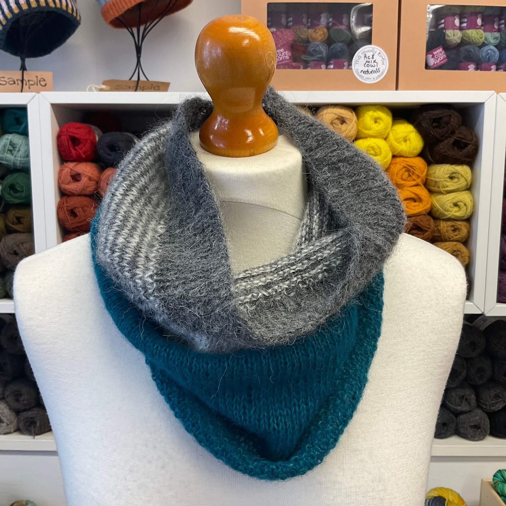 The Woolly Brew Alpaca Cowl free knitting pattern for DK yarn